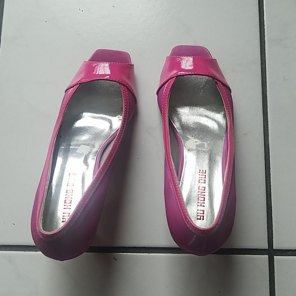 Fuschia heels size 6